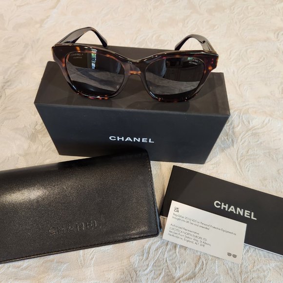 Chanel Square Pearl Sunglasses, 2023 Season - Picture 2 of 5